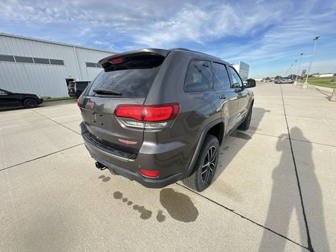 Used 2018 Jeep Grand Cherokee Trailhawk AWD/4WD image 14