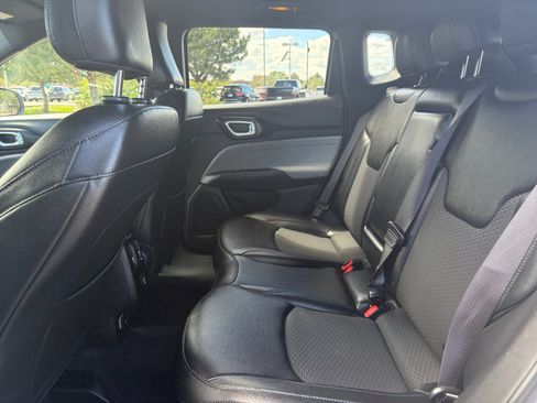 Used 2024 Jeep Compass Latitude AWD/4WD image 16