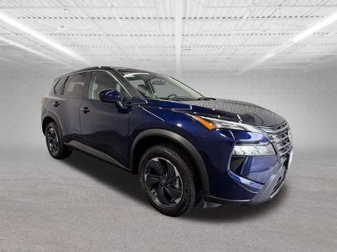 Used 2024 Nissan Rogue SV AWD/4WD image 7