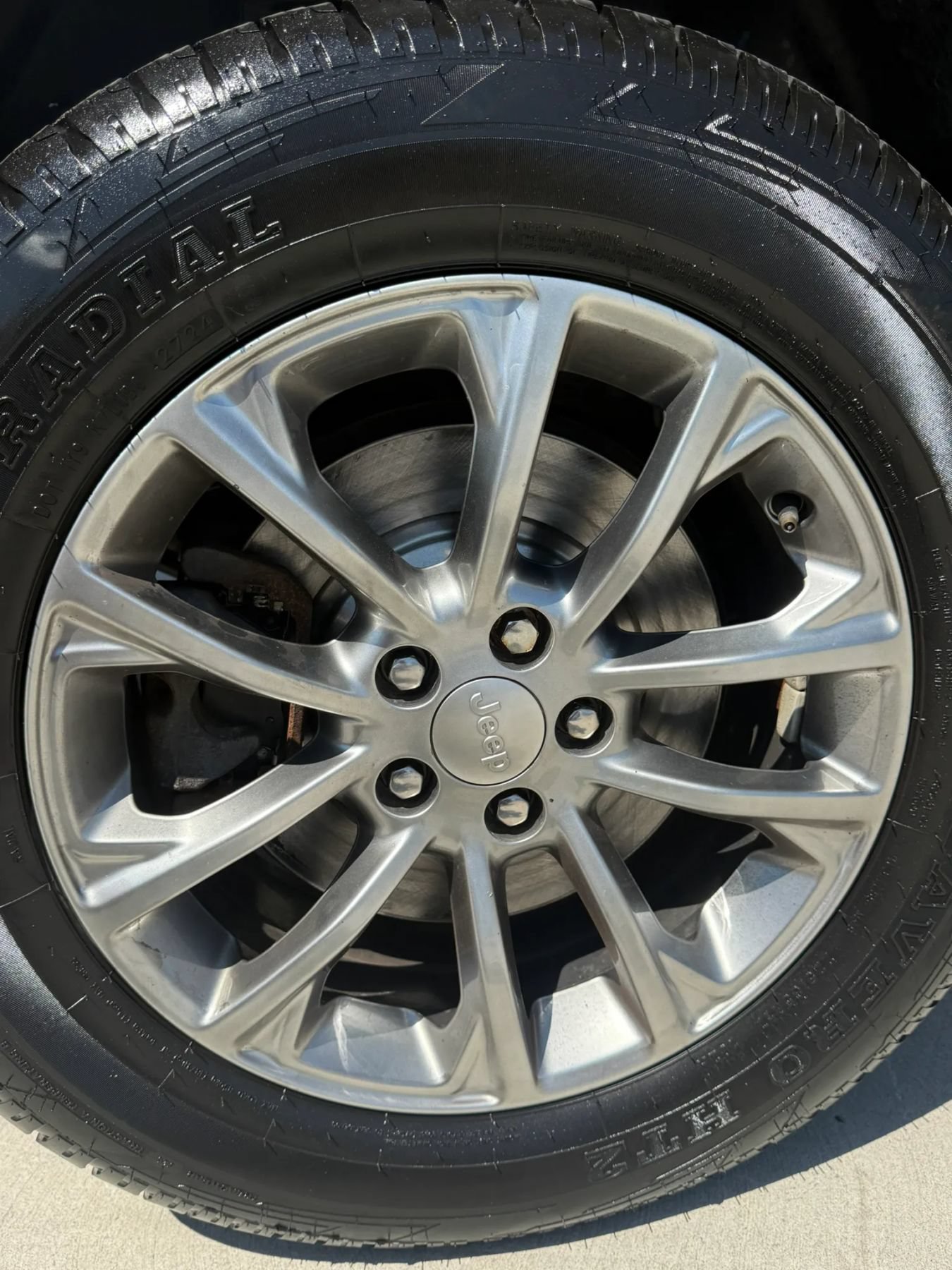 Used 2019 Jeep Cherokee Latitude Plus w/ Cold Weather Group AWD/4WD image 9