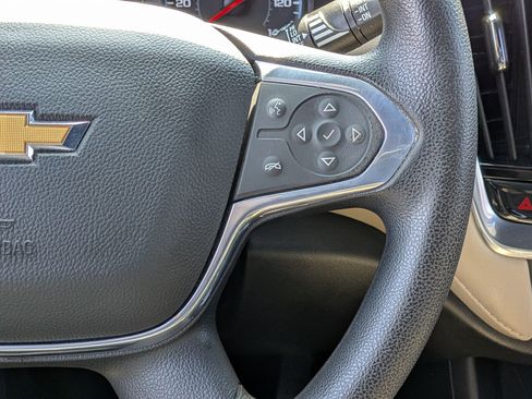 Used 2022 Chevrolet Traverse LS FWD image 16