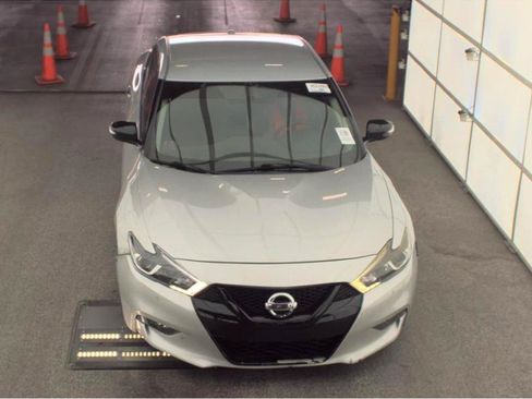 Used 2017 Nissan Maxima SR w/ Midnight Edition FWD image 2