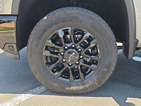 Used 2025 Chevrolet Silverado 2500 Custom w/ Custom Value Package AWD/4WD image 30