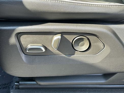 Used 2023 Cadillac Escalade ESV Premium Luxury image 23