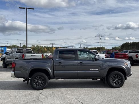Used 2022 Toyota Tacoma SR5 image 3