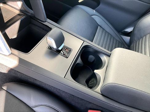 Used 2025 Land Rover Discovery Sport S image 17