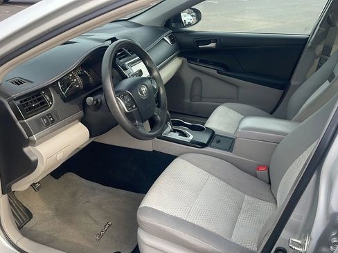 Used 2012 Toyota Camry LE image 14