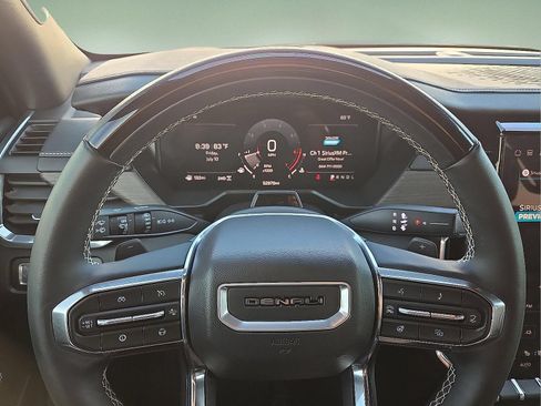Used 2024 GMC Acadia Denali w/ Super Cruise Package AWD/4WD image 4