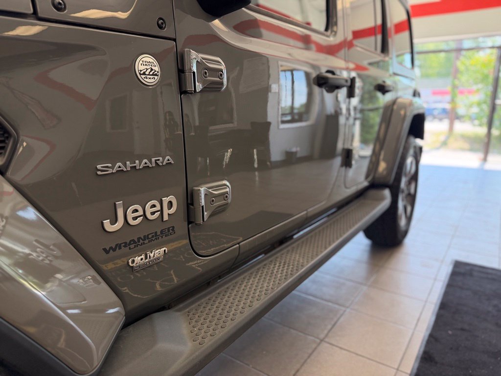 Used 2018 Jeep Wrangler Unlimited Sahara AWD/4WD image 14