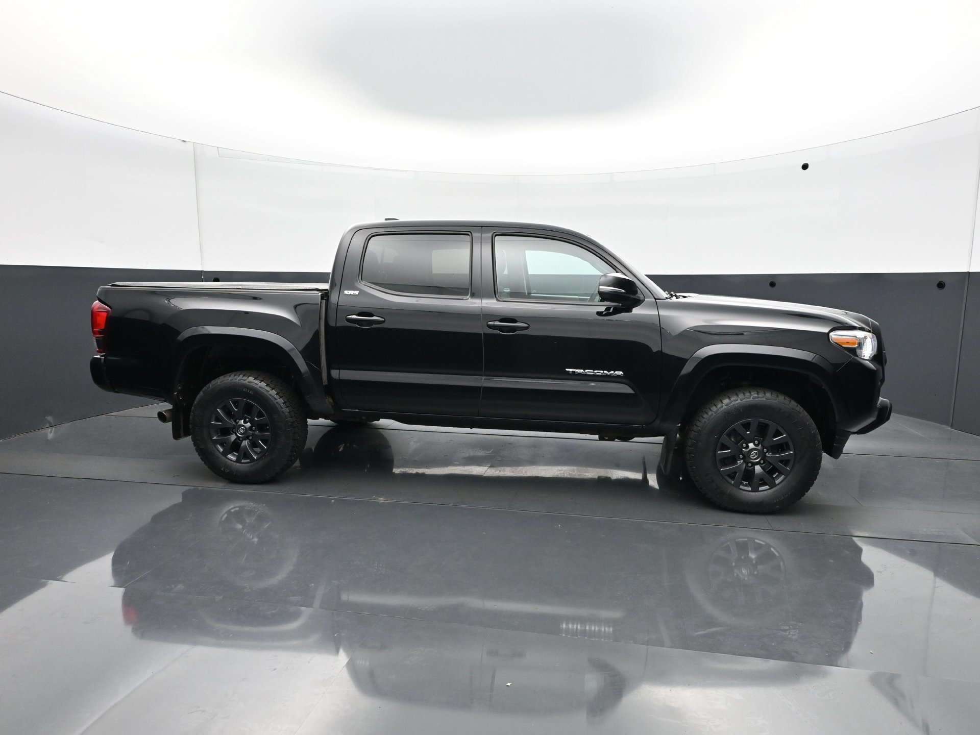 Used 2020 Toyota Tacoma SR5 w/ Technology Package AWD/4WD image 8