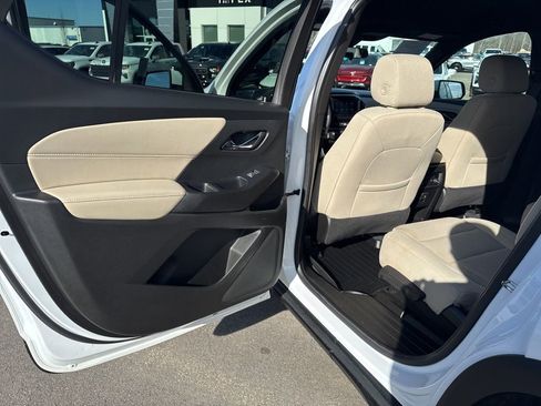 Used 2022 Chevrolet Traverse LT image 28