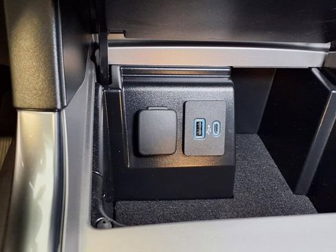 Used 2023 Ford Explorer XLT w/ Equipment Group 202A image 9