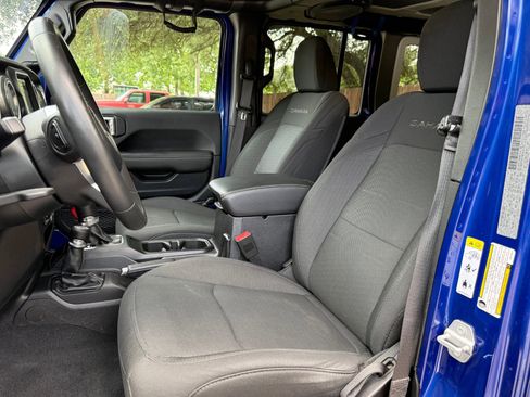 Used 2019 Jeep Wrangler Unlimited Sahara AWD/4WD image 21