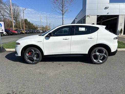 New 2026 Alfa Romeo Tonale w/ Quick Order Package 23H Volce AWD/4WD image 5