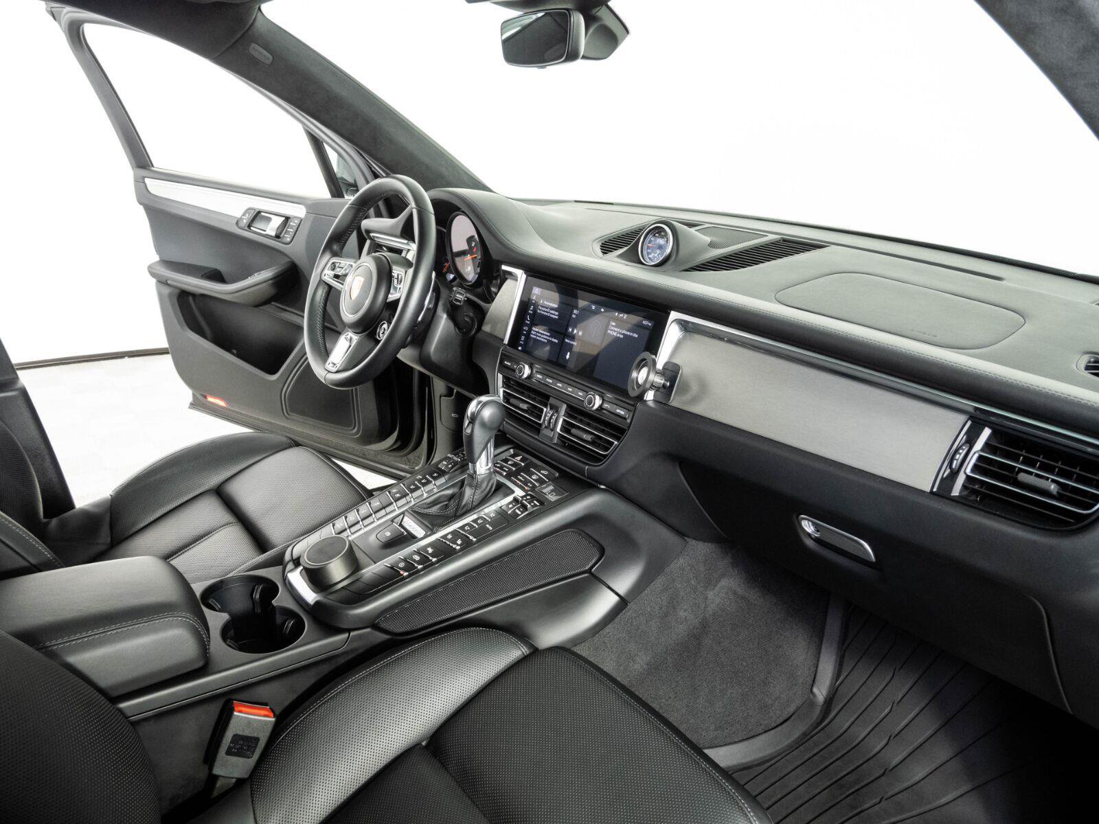 Used 2021 Porsche Macan Turbo AWD/4WD image 24