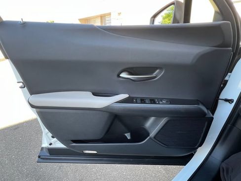 New 2026 Lexus UX 300h FWD image 25