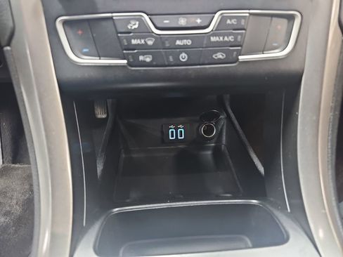 Used 2020 Ford Fusion SE FWD image 21