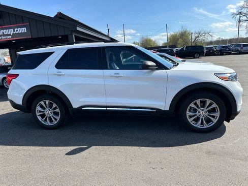 Used 2023 Ford Explorer XLT w/ Equipment Group 202A AWD/4WD image 4