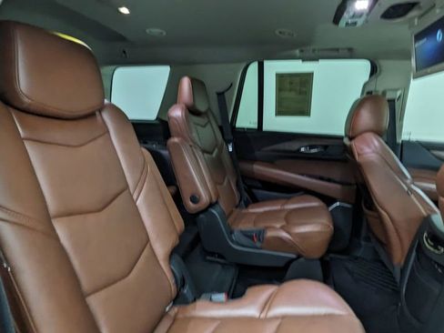 Used 2019 Cadillac Escalade Premium Luxury w/ Escalade Sport Edition AWD/4WD image 40