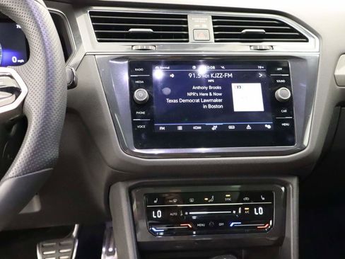 Used 2022 Volkswagen Tiguan SE R-Line image 10