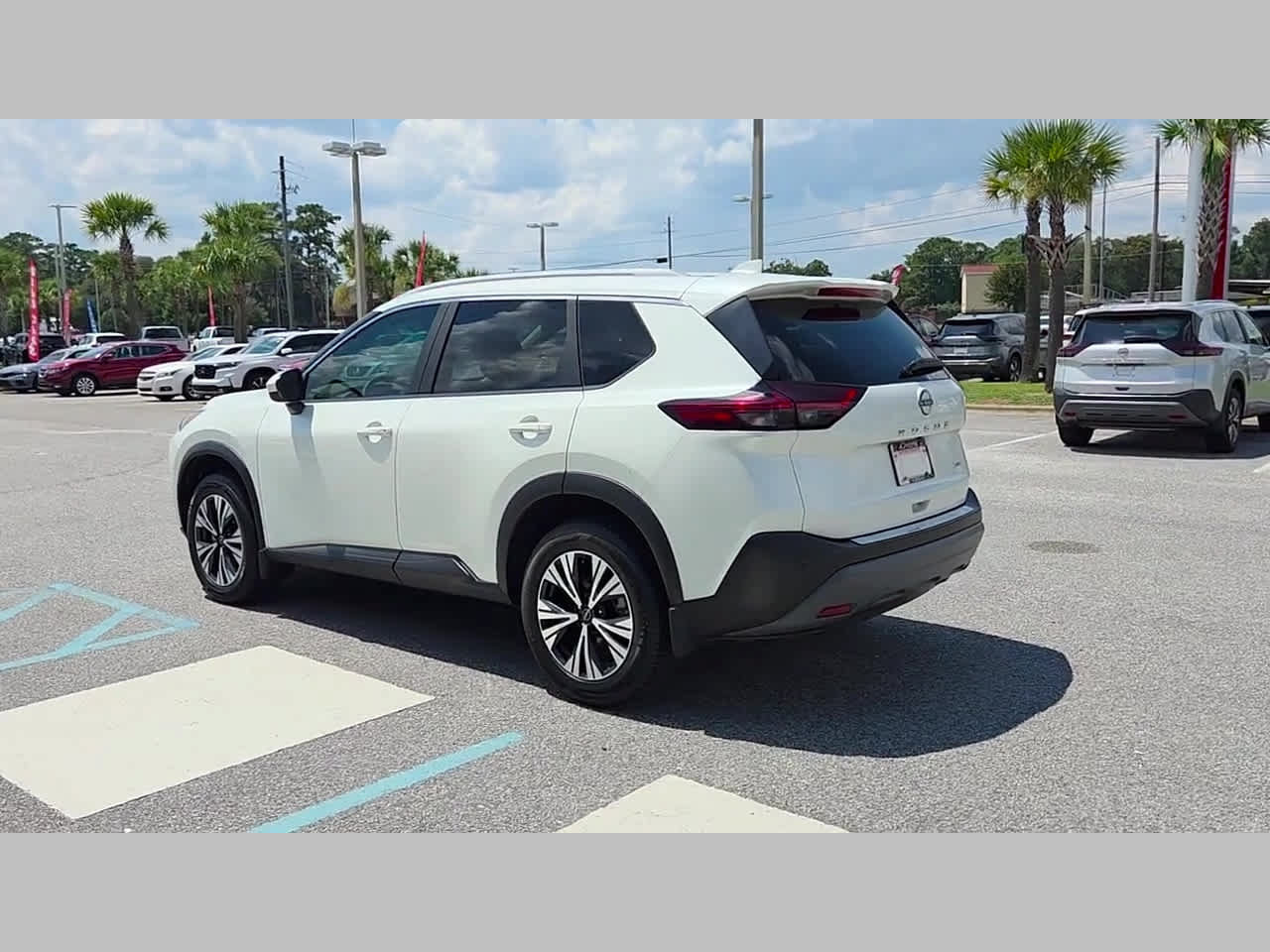 Used 2023 Nissan Rogue SV w/ SV Premium B Package FWD image 14