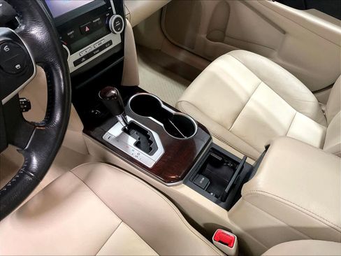 Used 2013 Toyota Camry XLE image 20