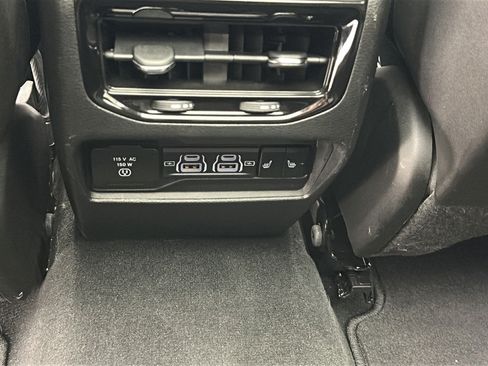 Used 2023 Jeep Grand Cherokee Overland AWD/4WD image 11