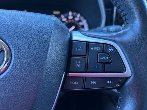 Used 2022 Toyota Highlander Limited image 19