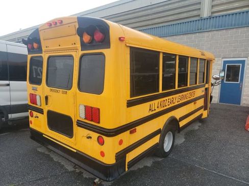 Used 2011 Chevrolet Express 4500 w/ School Bus Package RWD image 5