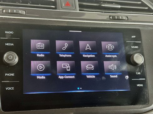 Used 2023 Volkswagen Tiguan SE AWD/4WD image 19