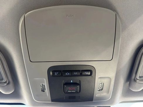 Used 2019 Toyota Camry XLE image 21