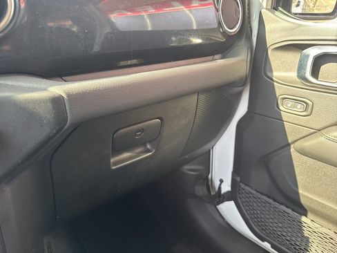 Used 2023 Jeep Wrangler Altitude image 43