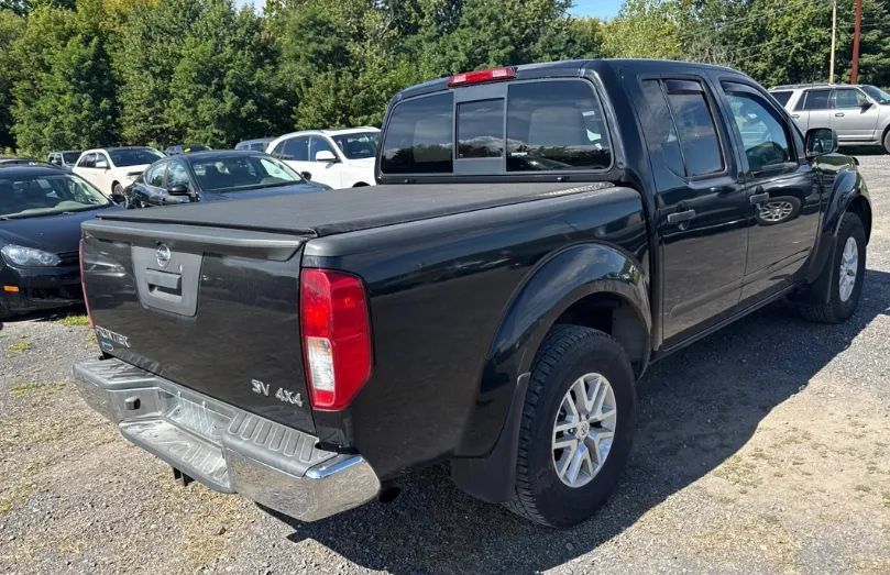 Used 2017 Nissan Frontier SV AWD/4WD image 2