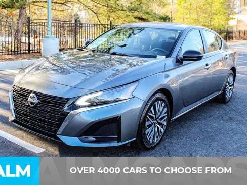 Used 2024 Nissan Altima 2.5 SV image 2