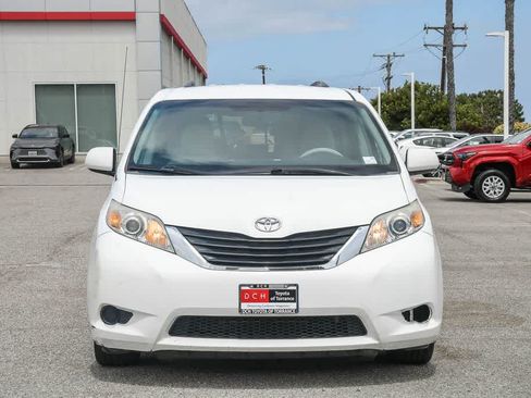 Used 2012 Toyota Sienna LE FWD image 2
