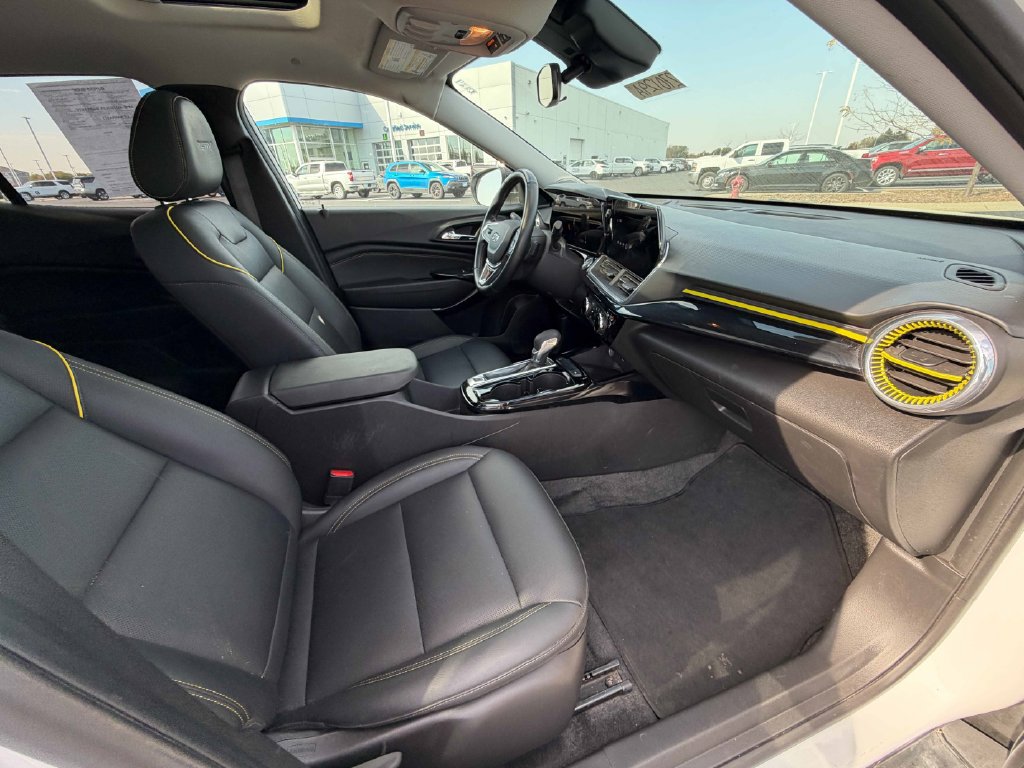 Used 2024 Chevrolet Trax ACTIV w/ Sunroof Package FWD image 23