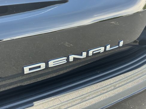 Used 2024 GMC Yukon XL Denali AWD/4WD image 12