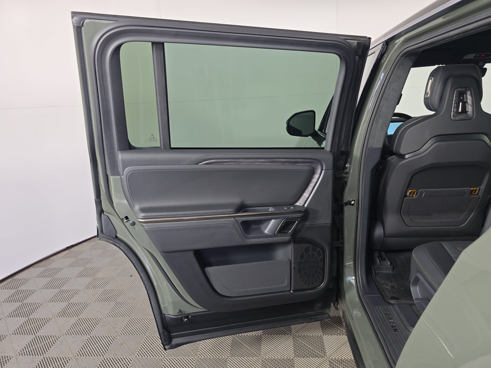 Used 2022 Rivian R1S Launch Edition Quad AWD/4WD image 17