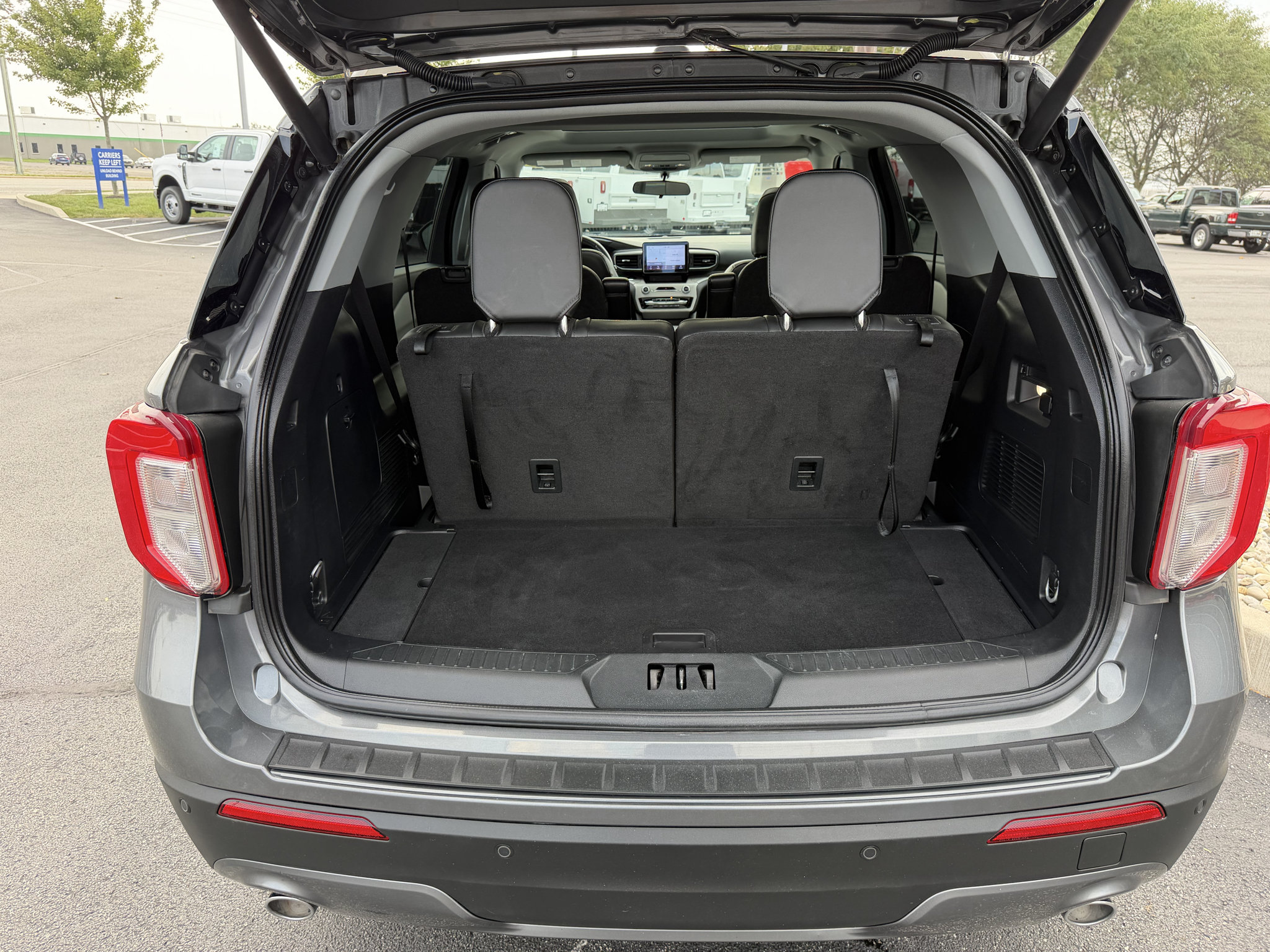 Used 2023 Ford Explorer XLT w/ Equipment Group 202A AWD/4WD image 23