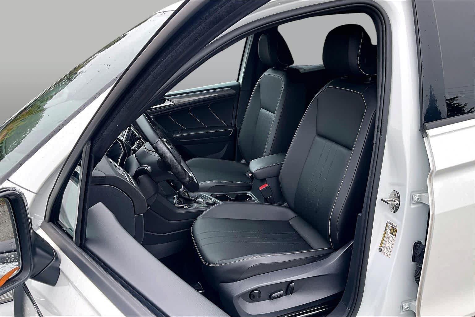 Used 2024 Volkswagen Tiguan SE R-Line AWD/4WD image 8