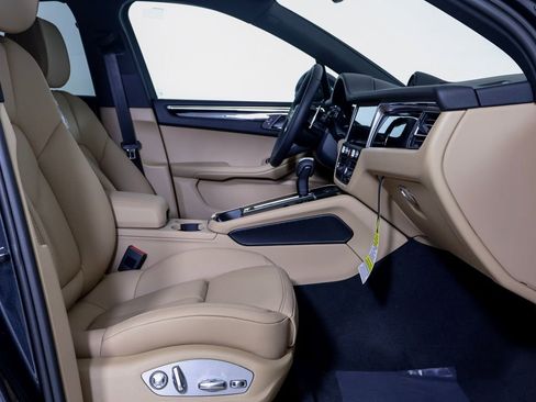 New 2026 Porsche Macan image 8