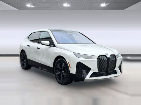 Certified 2022 BMW iX xDrive50 w/ Sport Package AWD/4WD image 7