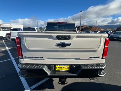 New 2026 Chevrolet Silverado 2500 ZR2 image 9