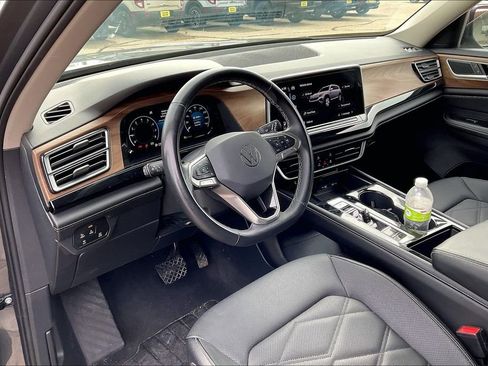 Used 2024 Volkswagen Atlas SE image 7