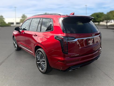 Used 2023 Cadillac XT6 Sport w/ Platinum Package AWD/4WD image 5