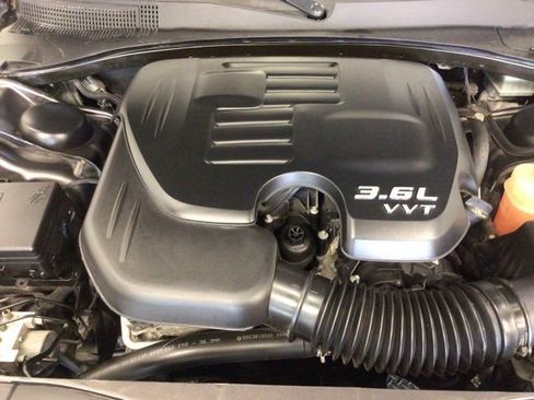 Used 2021 Chrysler 300 Touring RWD image 28