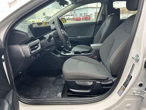Used 2025 Kia K4 LXS image 28