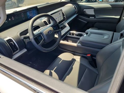 Certified 2025 Ford Expedition Active AWD/4WD image 3