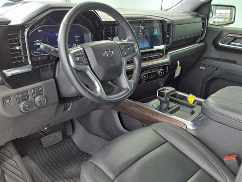 Used 2024 Chevrolet Silverado 1500 LT Trail Boss w/ Convenience Package II image 8