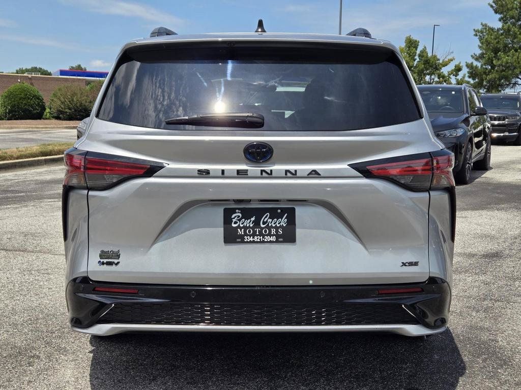 Used 2025 Toyota Sienna XSE w/ XSE Premium Package FWD image 8
